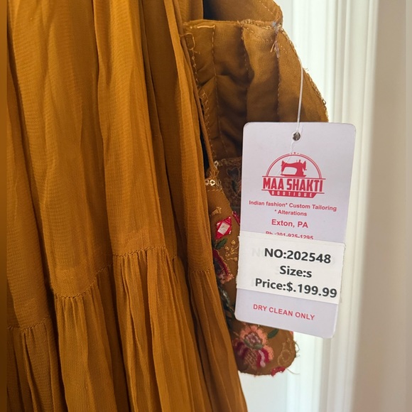 Lehenga Set Size Small - Picture 5 of 7